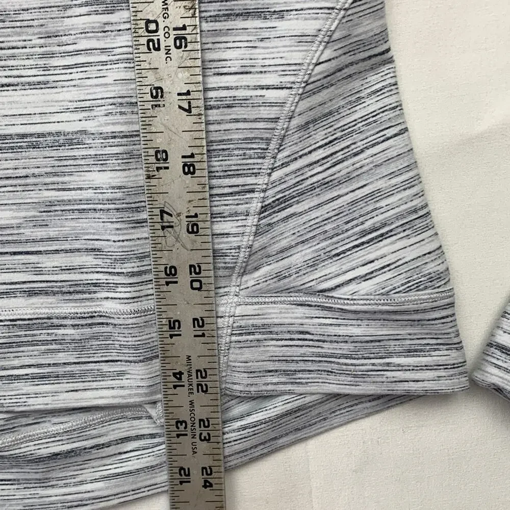 Lululemon size 8 outrun the elements gray Striped 1/4 zip shirt long sleeve spac